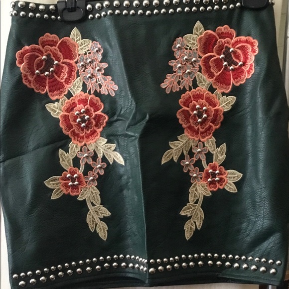 NWT- Fun and Eye catching Skirt🌺 - Picture 5 of 5